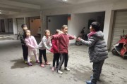 足球达人的小鸡捉迷技巧（如何通过足球训练来提高抓捉小鸡的技巧）