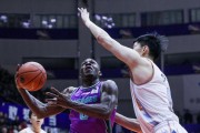 篮球防守无球队员的关键动作要领（如何有效地防守对方无球队员，提高篮球比赛的防守效果）