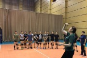 掌握排球抛球视角动作的关键技巧（打造精准稳定的抛球动作，提升排球技术水平）