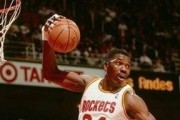 NBA篮板排行榜（揭秘篮板榜首者的统治力和技巧）