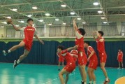 如何正确进行排球发上手球动作（掌握关键动作，提高技巧水平）