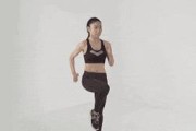 如何正确进行排球起跳勾脚动作（掌握关键要领，提高球技水平）