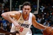 篮球防守中面部容易受伤的原因（探究篮球运动中面部受伤频发的因素及预防措施）
