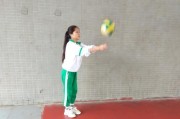 掌握正确的手勾发排球动作要领（提高技术水平的关键是正确的手势与击球方式）