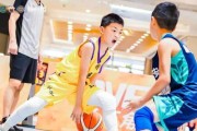 突破紧密防守的3v3篮球战术攻略（以速度、变向和传球为关键，打破紧密防守）