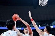 篮球禁区内防守犯规规则解析（掌握禁区内防守犯规，提高篮球比赛技巧）