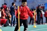 小学足球绕杆训练技巧（提升球技的关键步骤，快速提高技术水平）