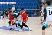 小学生篮球追击防守的关键技巧（培养小学生篮球运动员的追击防守能力，关键技巧是什么？）