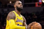 NBA历史巨星排行榜（回顾十大传奇球星，细数篮球史上的辉煌时刻）