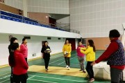掌握两人气排球垫球的技巧（提高垫球水平，享受气排球的乐趣）