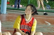 女生如何提高篮球防守能力（以技术和智慧双线作战，成为篮球场上的守护神）