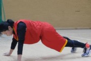 篮球防守技巧之伸胳膊阻挡的有效性（揭秘篮球防守中伸胳膊阻挡的关键技术与应用）