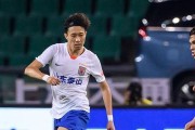 探讨9人足球边锋的跑位技巧（突破、配合、战术，打造出色边锋）