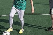 足球花式技巧大揭秘（简单易学的15个花式技巧，让你成为足球小能手）