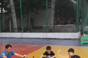 如何有效防守对手，打篮球时追人不漏人（掌握关键技巧，成为防守利器）