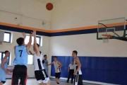 篮球5v5防守站位的技巧（掌握正确站位，成为坚实的篮球防守者）