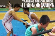篮球防守技术指南（如何学习和提高篮球防守技术）