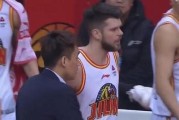 篮球防守技巧（挑战常规思维，突破性别界限，女生在篮球防守中的关键技巧探究）