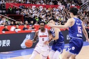 打造华丽防守技巧，成为篮球五号位的守护神（攻守兼备，凭借快速反应和灵活动作，完美防守对手进攻）