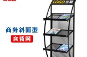 篮球场上的坚韧与奋斗（倒地仍战斗，无畏防守之道）