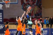 小学生篮球防守技巧大全（掌握这些技巧，让你成为篮球场上的守门员）