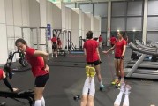 排球正面练球动作的要领（精确度与力量并重的排球正面练球技巧）