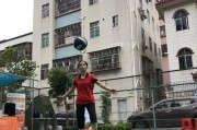 掌握排球侧面救球技巧，提升比赛表现（以身体协调和灵活动作为关键，有效拦截对方进攻）