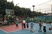培养小孩子篮球防守技巧的秘诀（打造未来篮球明星，从防守开始）